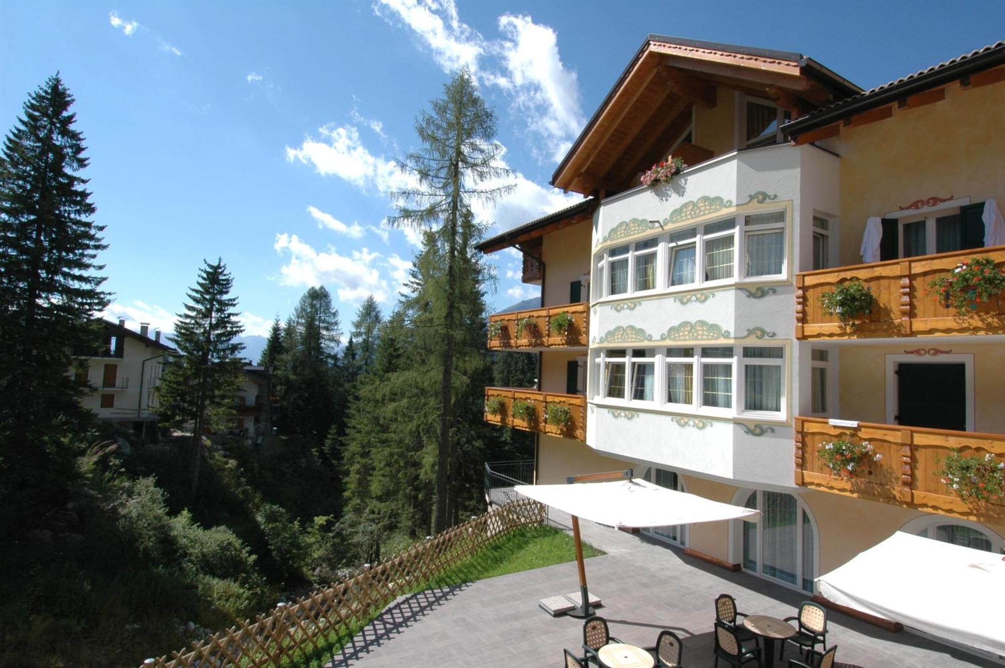 Residence Pez Gajard San Martino Di Castrozza Exterior photo