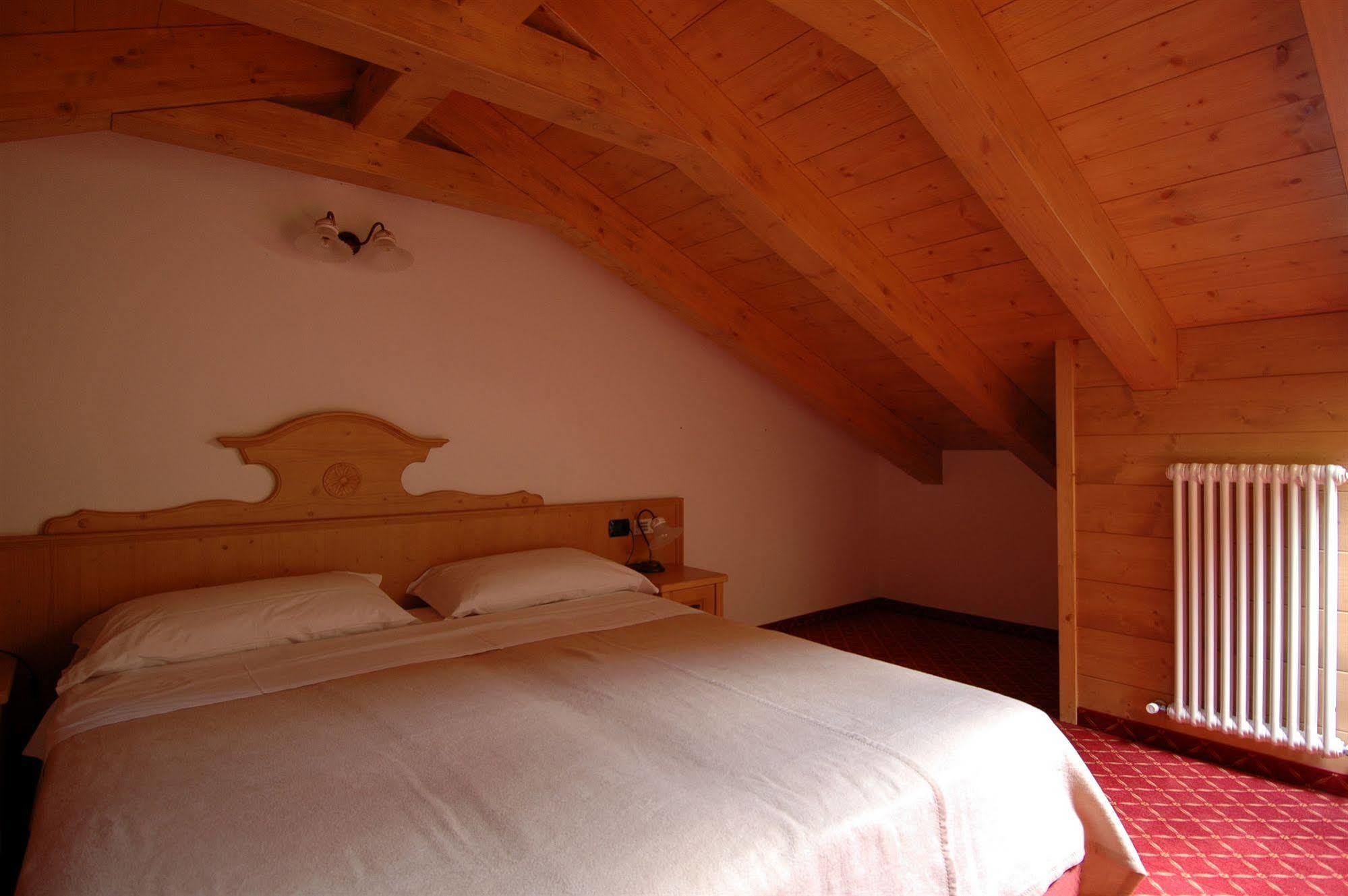 Residence Pez Gajard San Martino Di Castrozza Exterior photo
