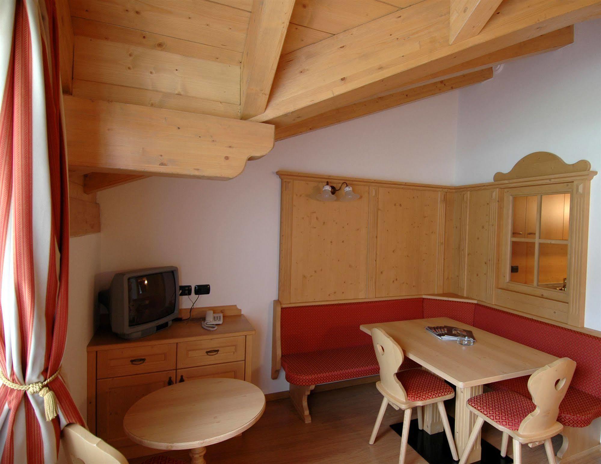 Residence Pez Gajard San Martino Di Castrozza Exterior photo